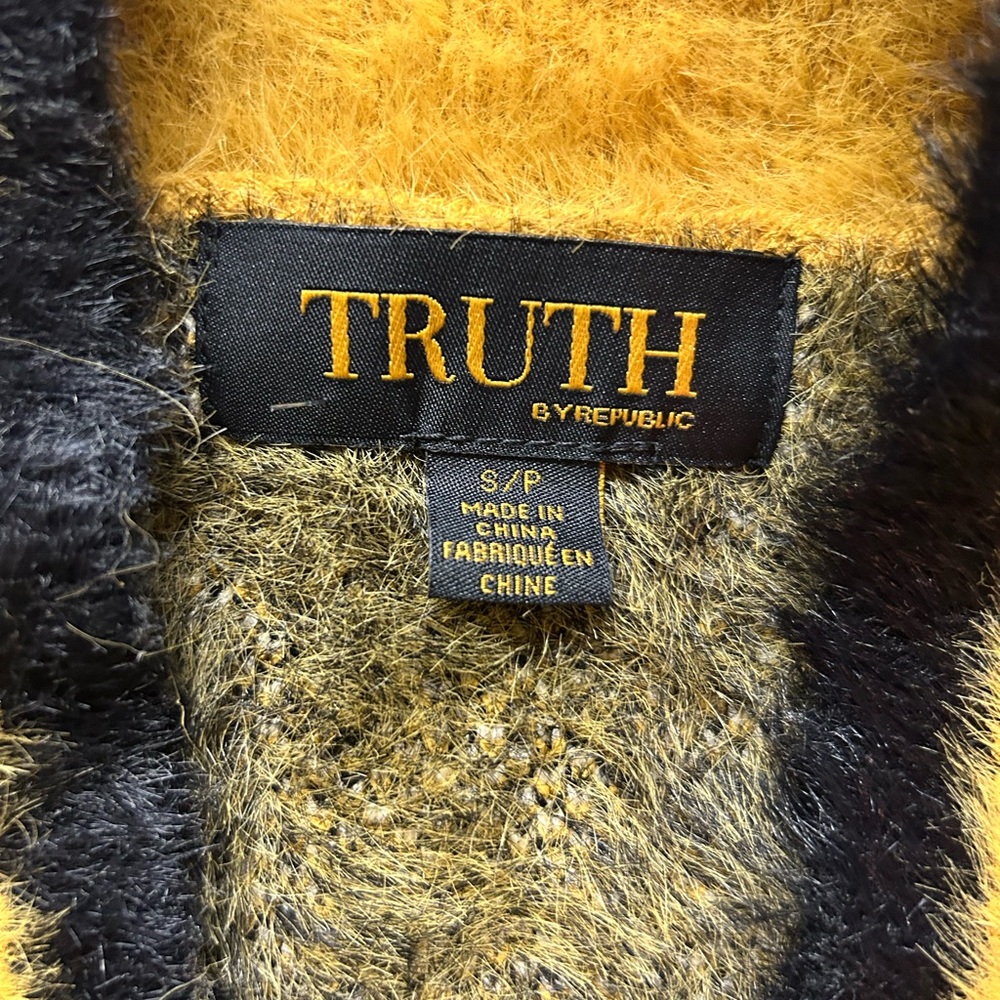 Truth Fuzzy Knit in Yellow and Black - Picture 2 of 7
